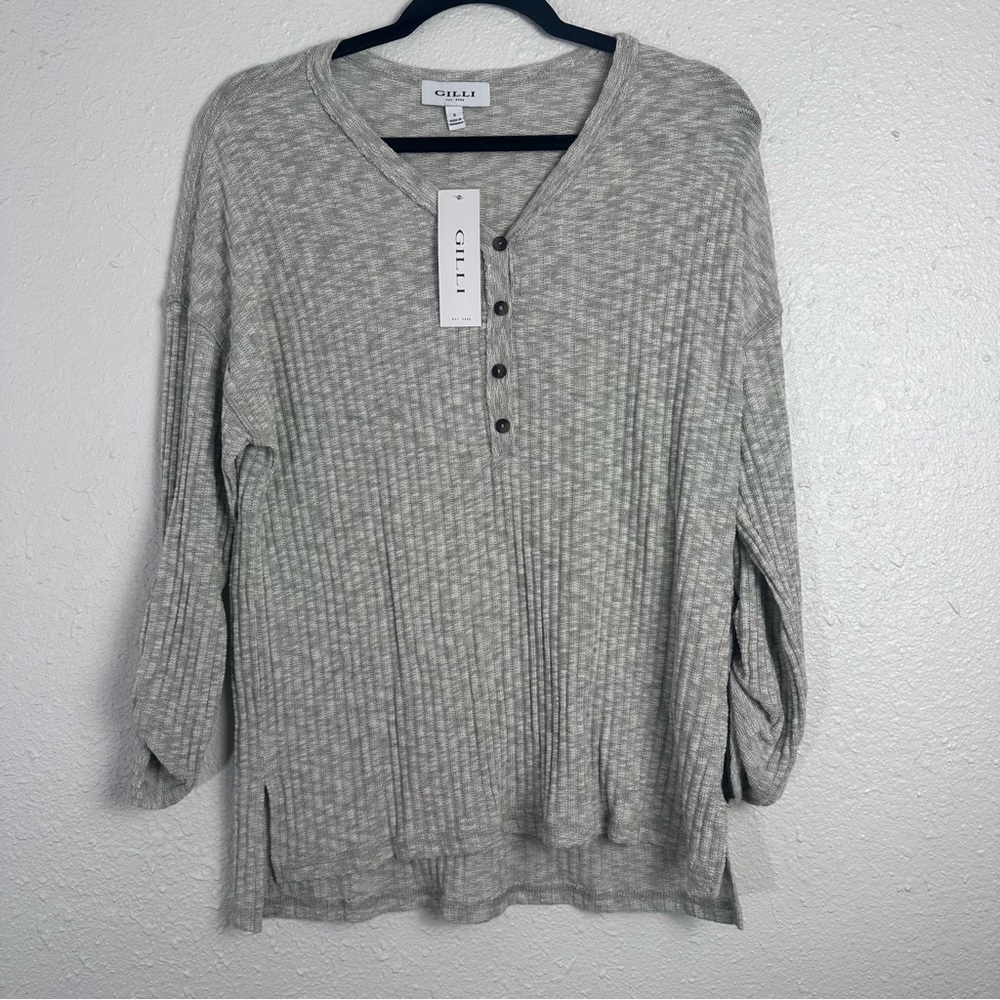 Gilli Heather Gray Buttoned‎ Top Size Small